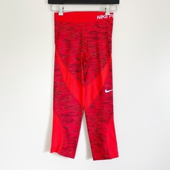 NWT NIKE Pro Dri-FIT Hypercool Reflect Capris XS - Picture 1 of 11
